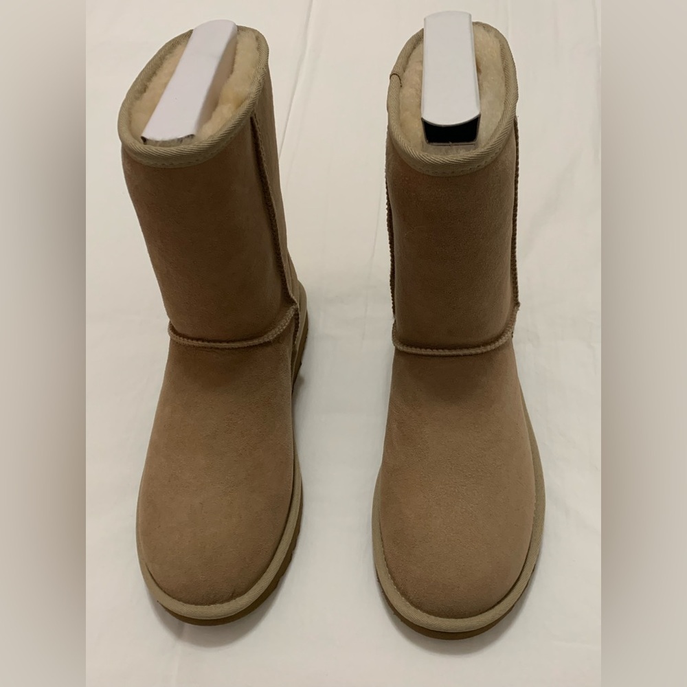 Ugg Classic II Genuine Sherling Color Sand